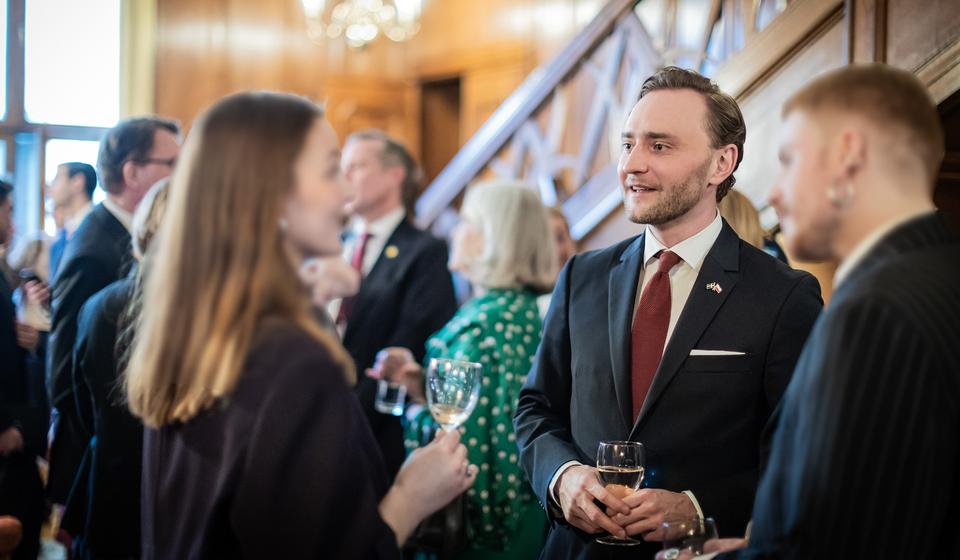Studenter på svenska ambassaden i Warsawa.