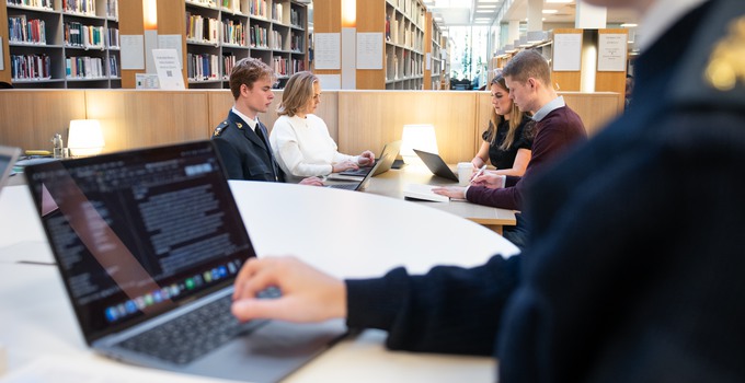 Student med laptop