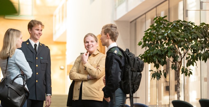 Studenter vid biblioteket