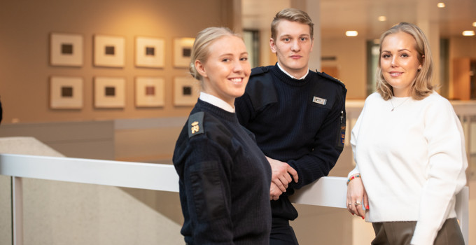 Civila och militära studenter.